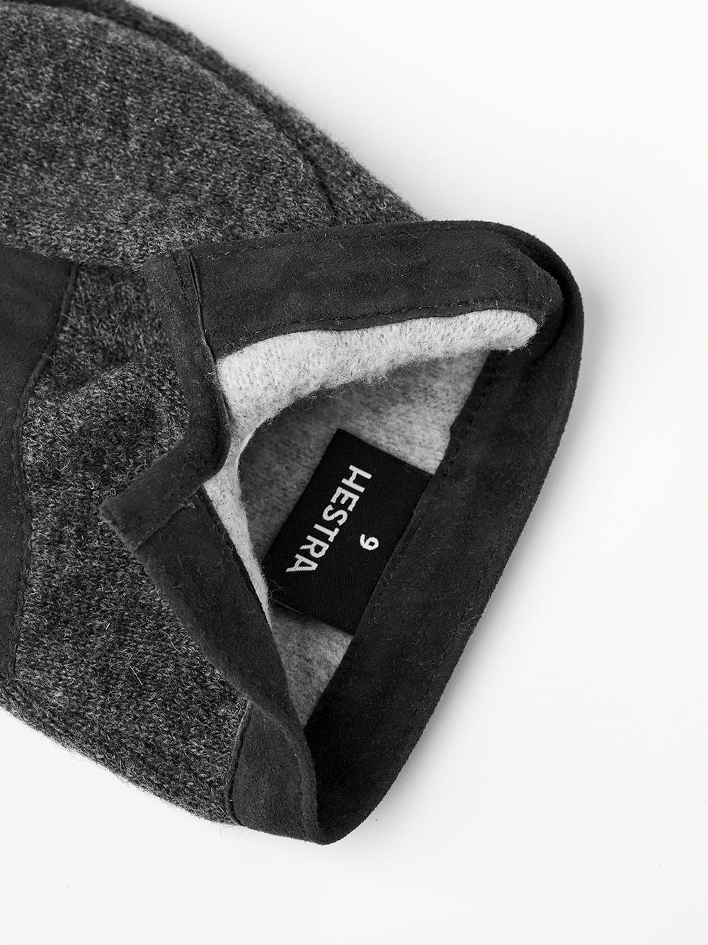 Dark gray wool jersey glove with suede details
(3 of 5)