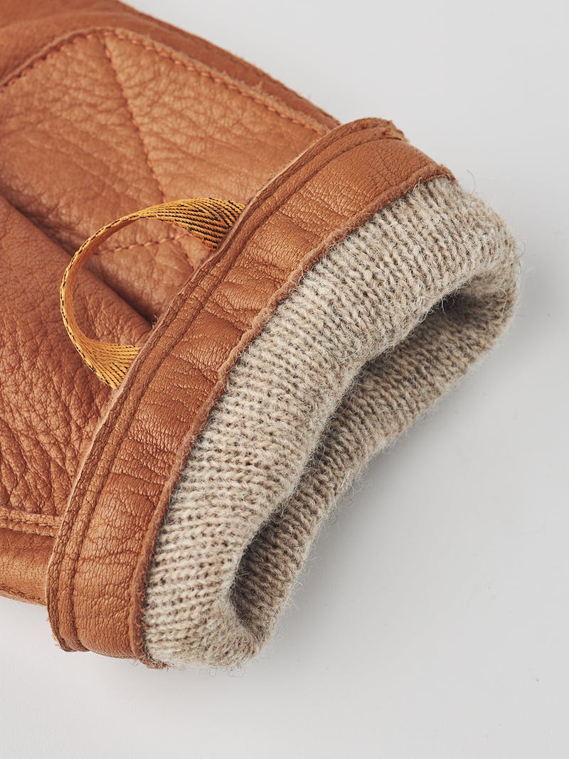 Light brown machine-sewn deerskin glove
 (3 of 6)