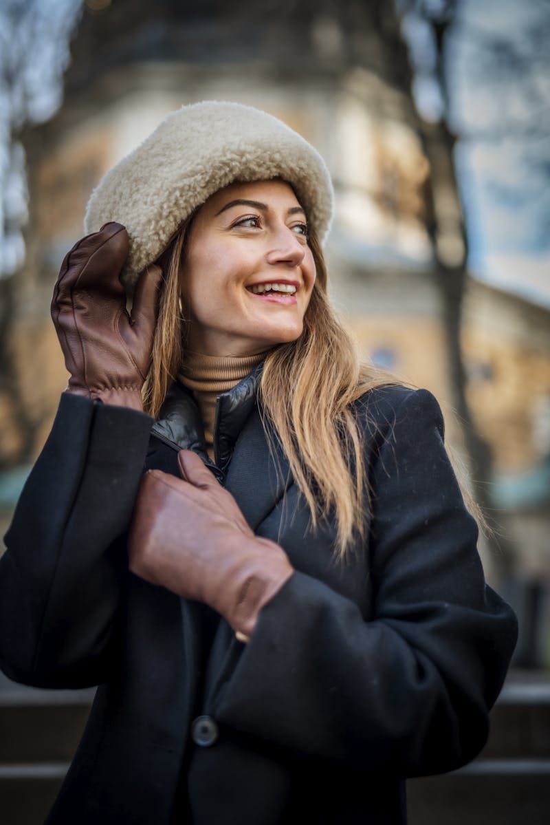 Brown deerskin mitten with extended wool lining
 (8 of 8)