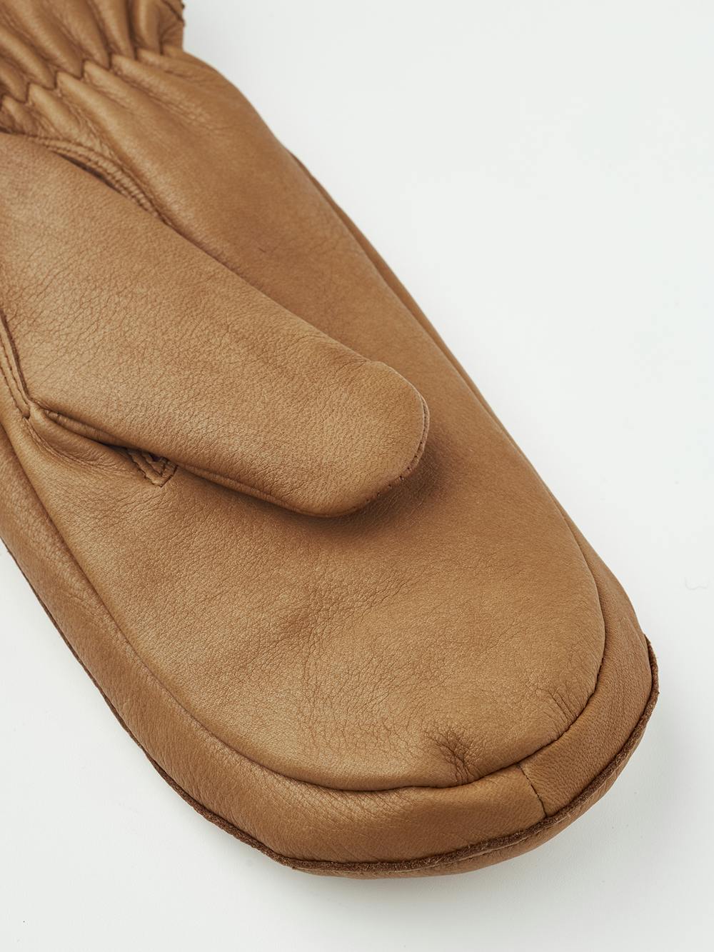 Light brown deerskin mitten with extended wool lining
(5 of 5)