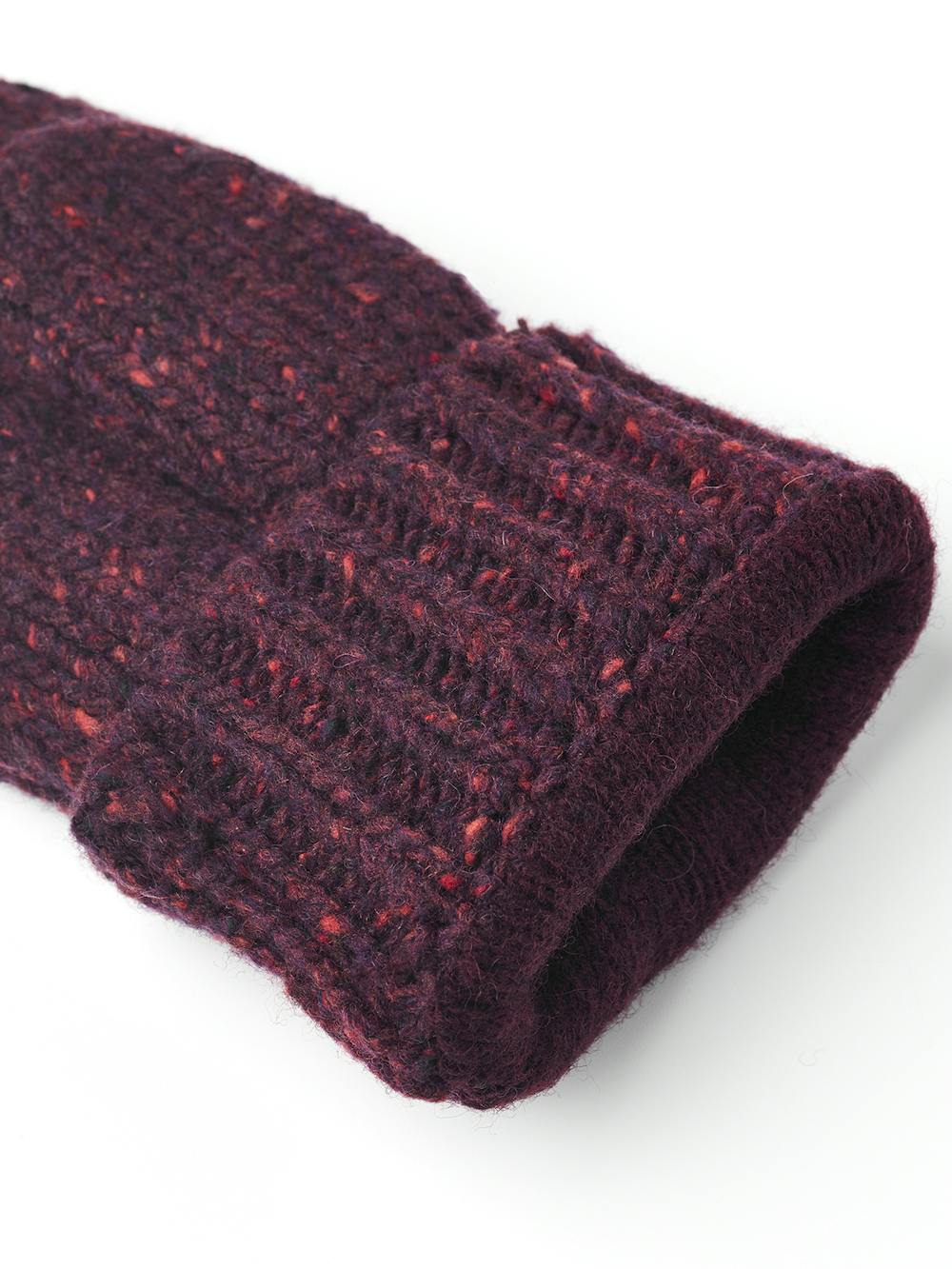 Wine red knitted mitten in mottled merino wool (3 of 3)