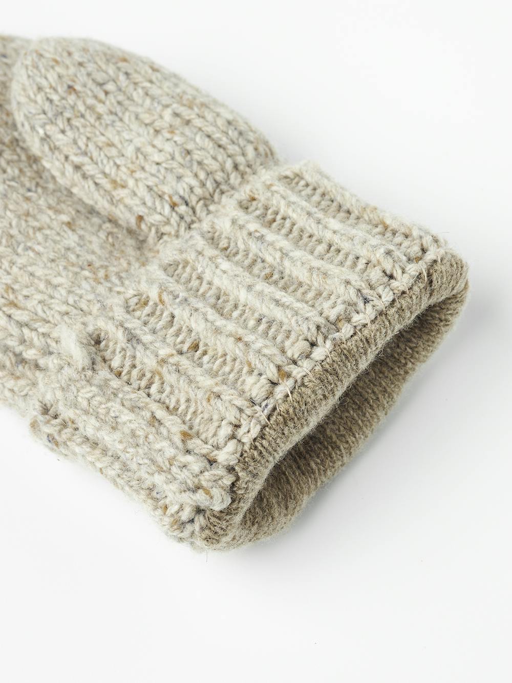 Beige knitted mitten in mottled merino wool (5 of 6)