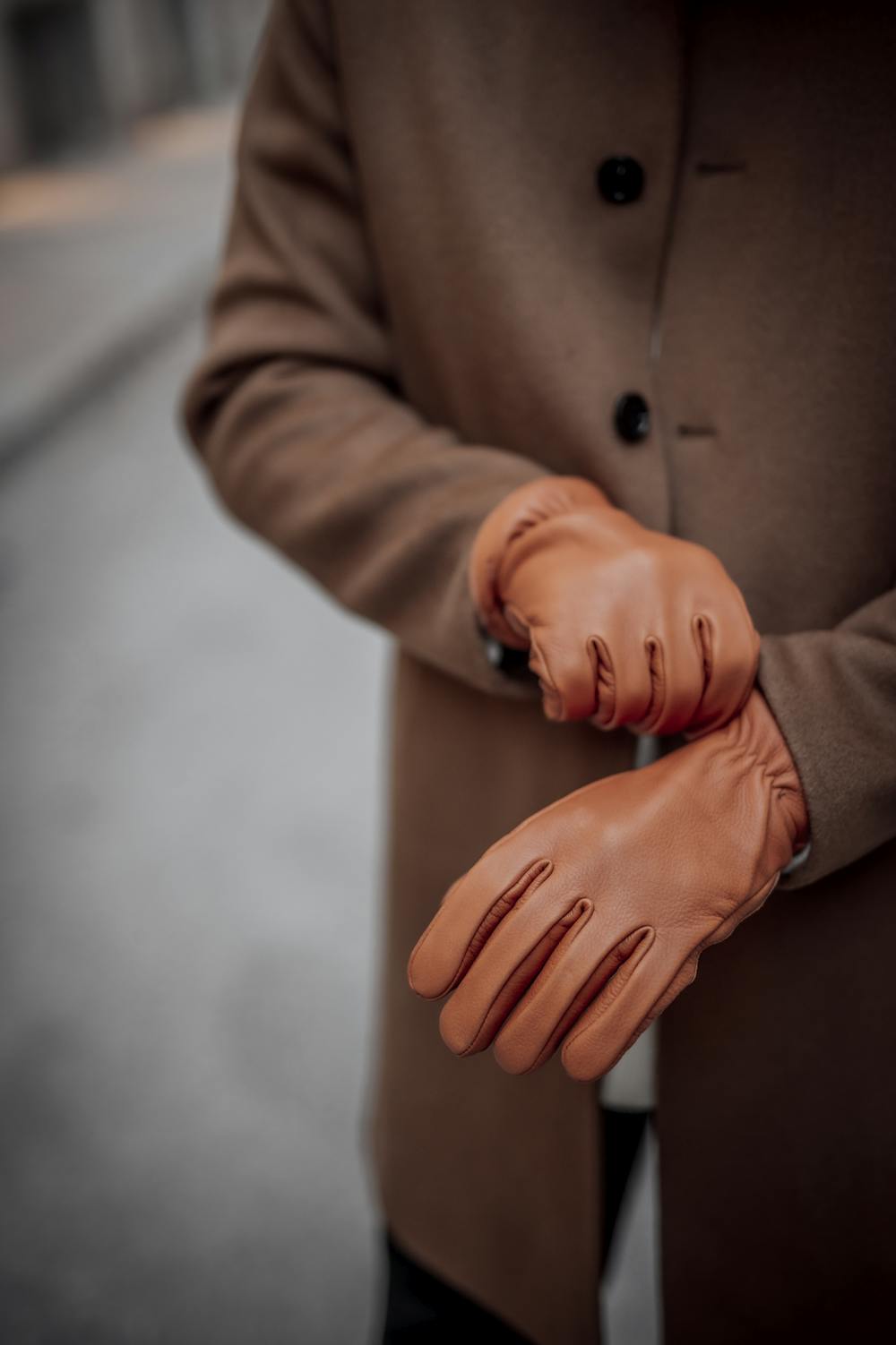 Light brown machine-sewn deerskin glove
 (7 of 7)