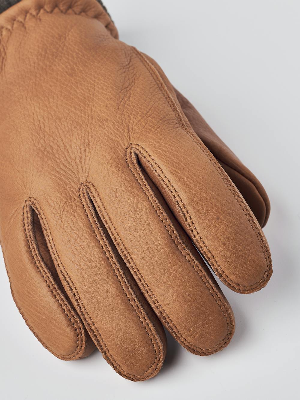 Light brown machine-sewn deerskin glove with knitted cuff
 (5 of 8)