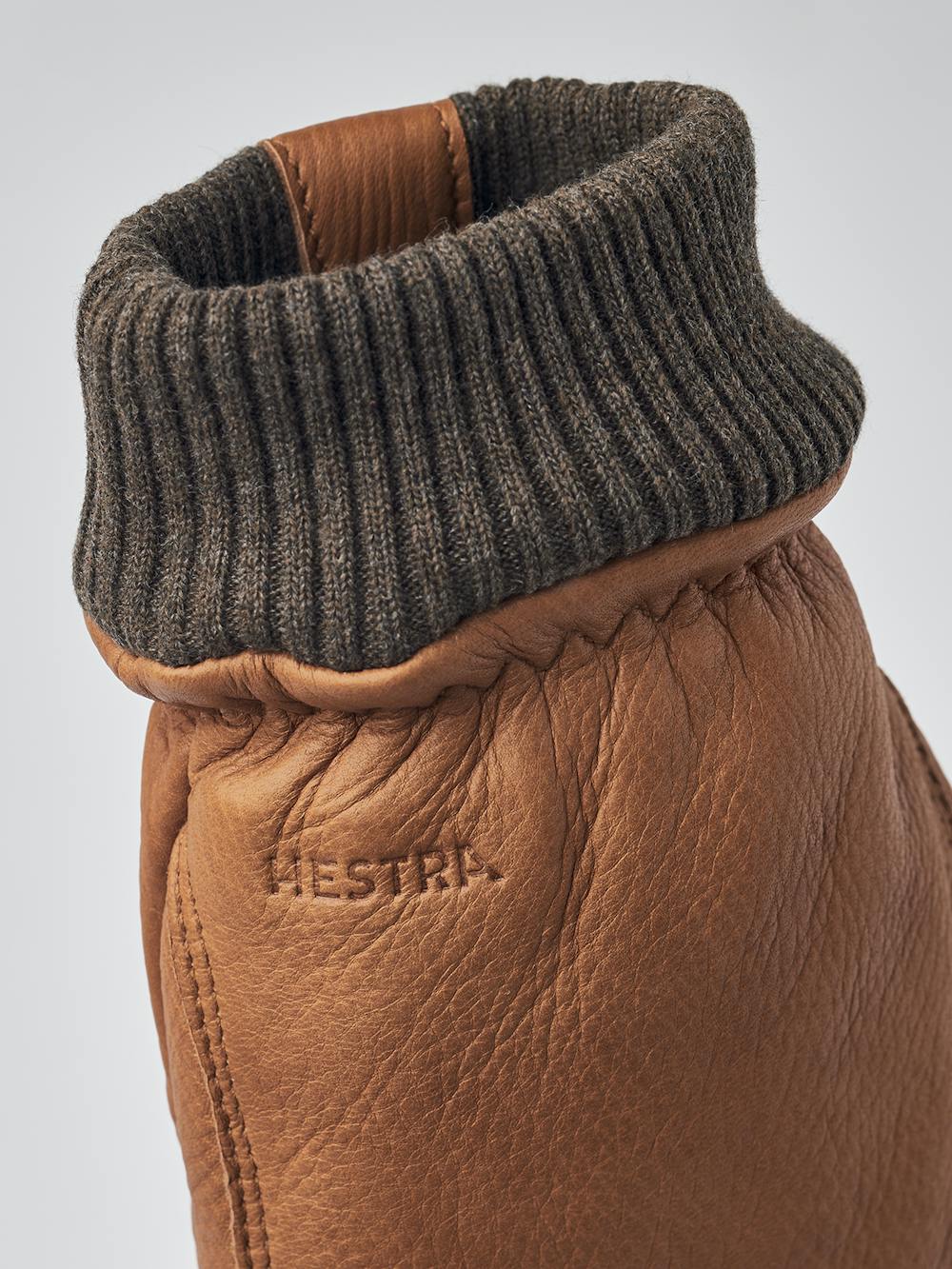Light brown machine-sewn deerskin glove with knitted cuff
(3 of 8)