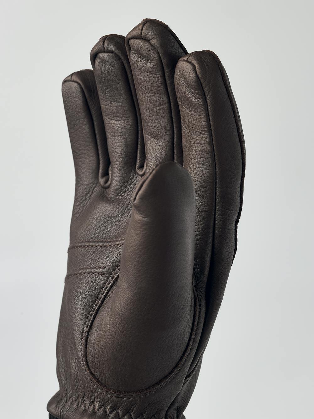 Brown machine-sewn deerskin glove with knitted cuff
(4 of 4)