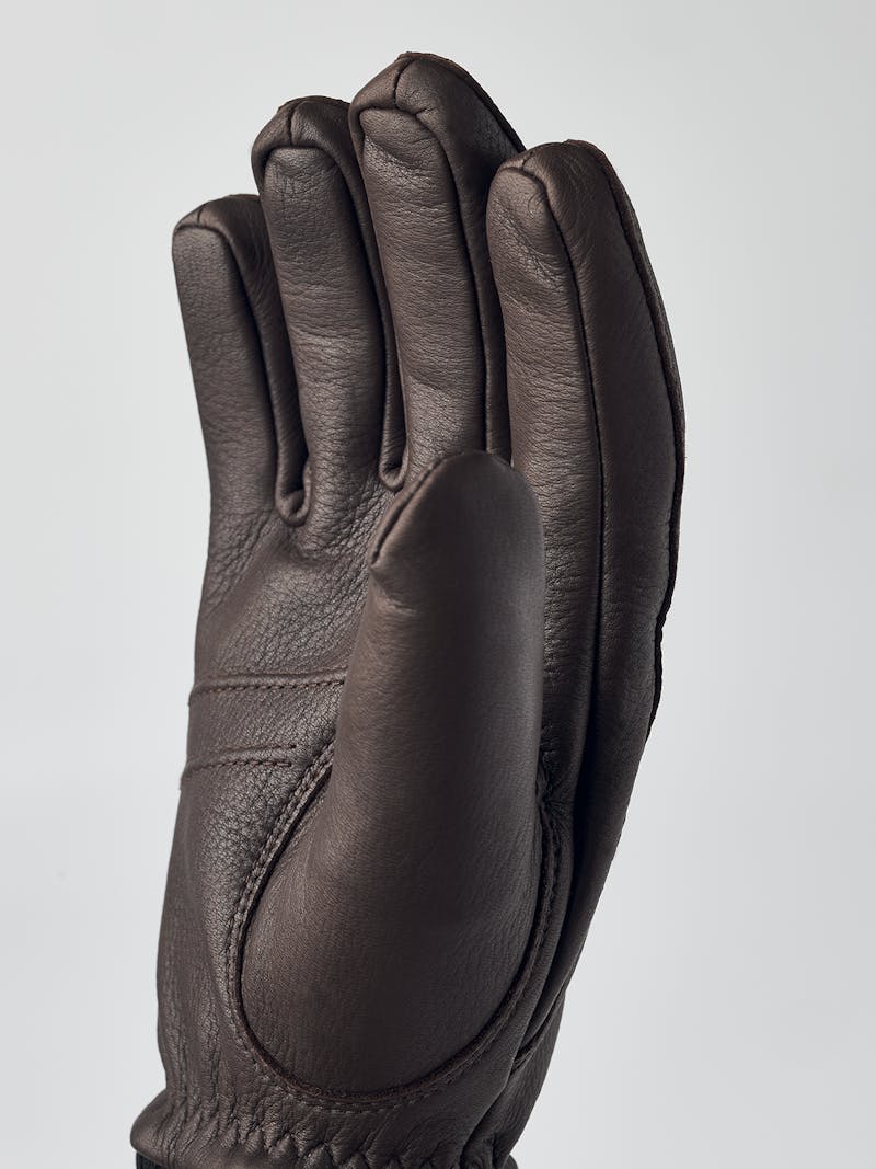 Brown machine-sewn deerskin glove with knitted cuff

 (4 of 4)