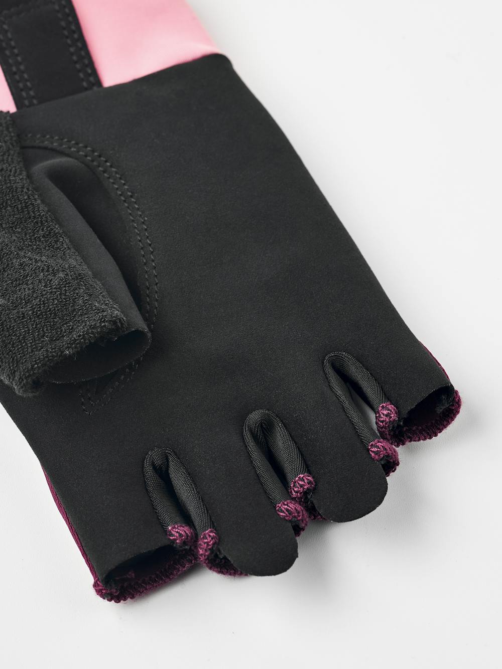 Sprint Short 5-finger in the color Bordeaux / Peach (3 of 4)