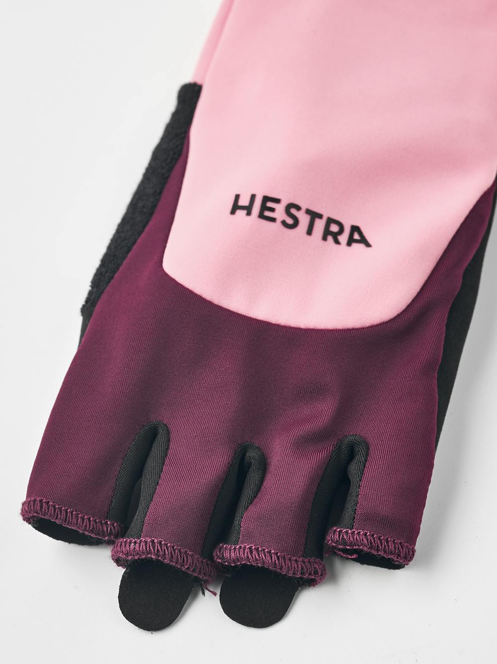 Sprint Short 5-finger in the color Bordeaux / Peach (2 of 4)