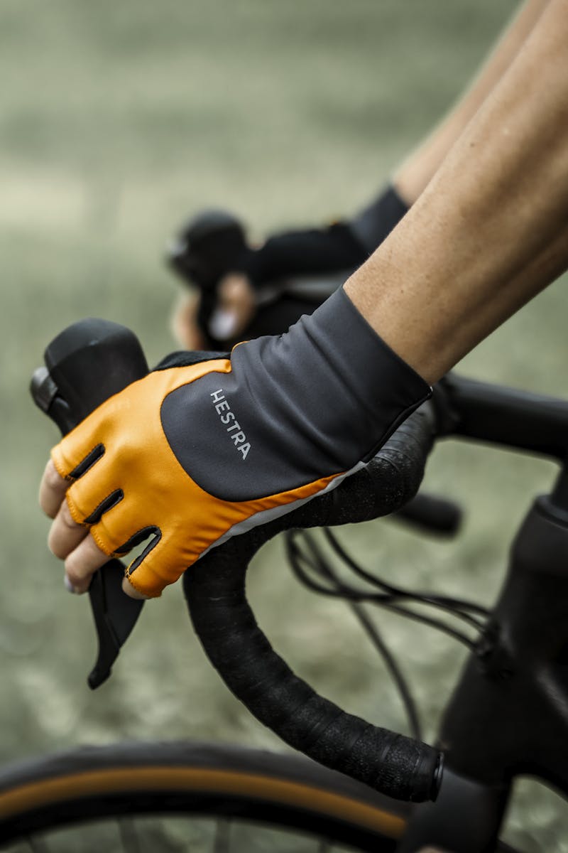 Sprint Short 5-finger in the color Orange/Dark Grey (2 of 8)