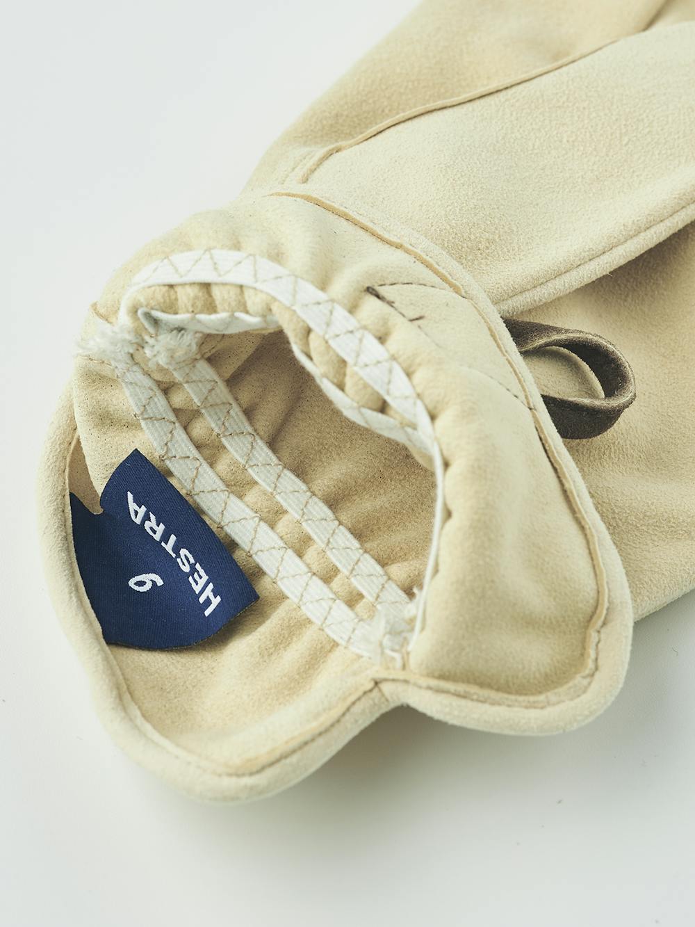 Light yellow outdoor glove in chamois goat suede (3 of 6)