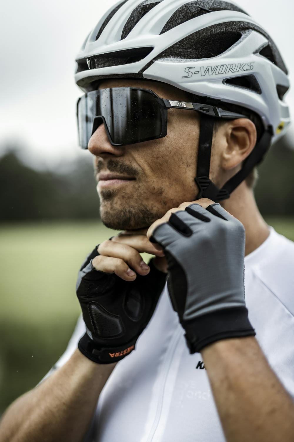 Bike Guard Short 5-finger in the color Charcoal (8 of 8)