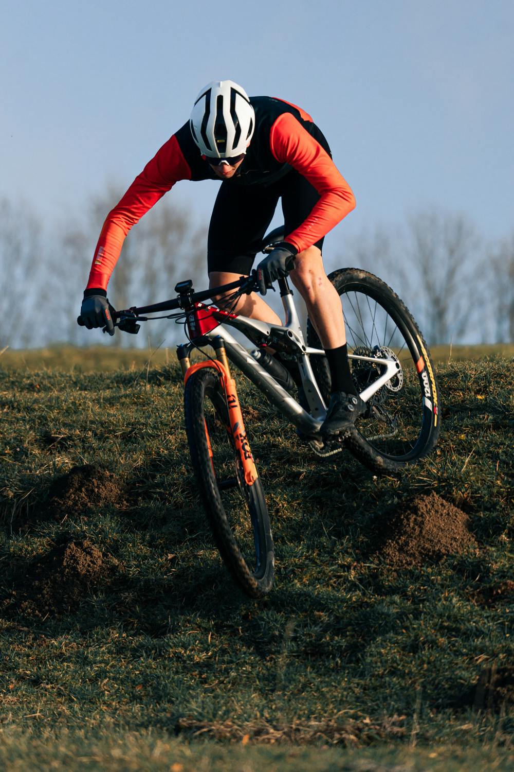 Bike Guard Long 5-finger in the color Charcoal (2 of 7)