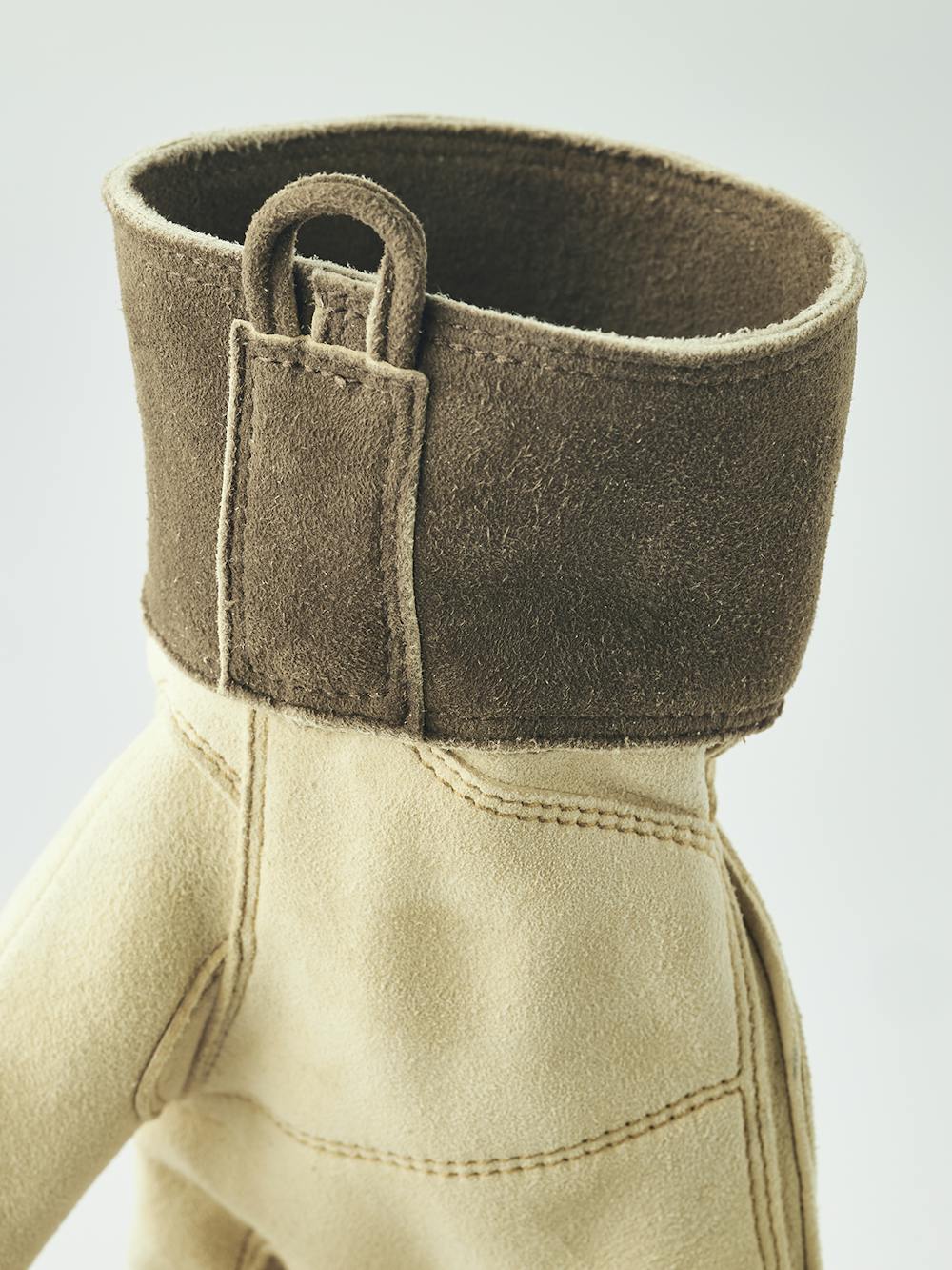 Light yellow outdoor glove in chamois goat suede (4 of 5)