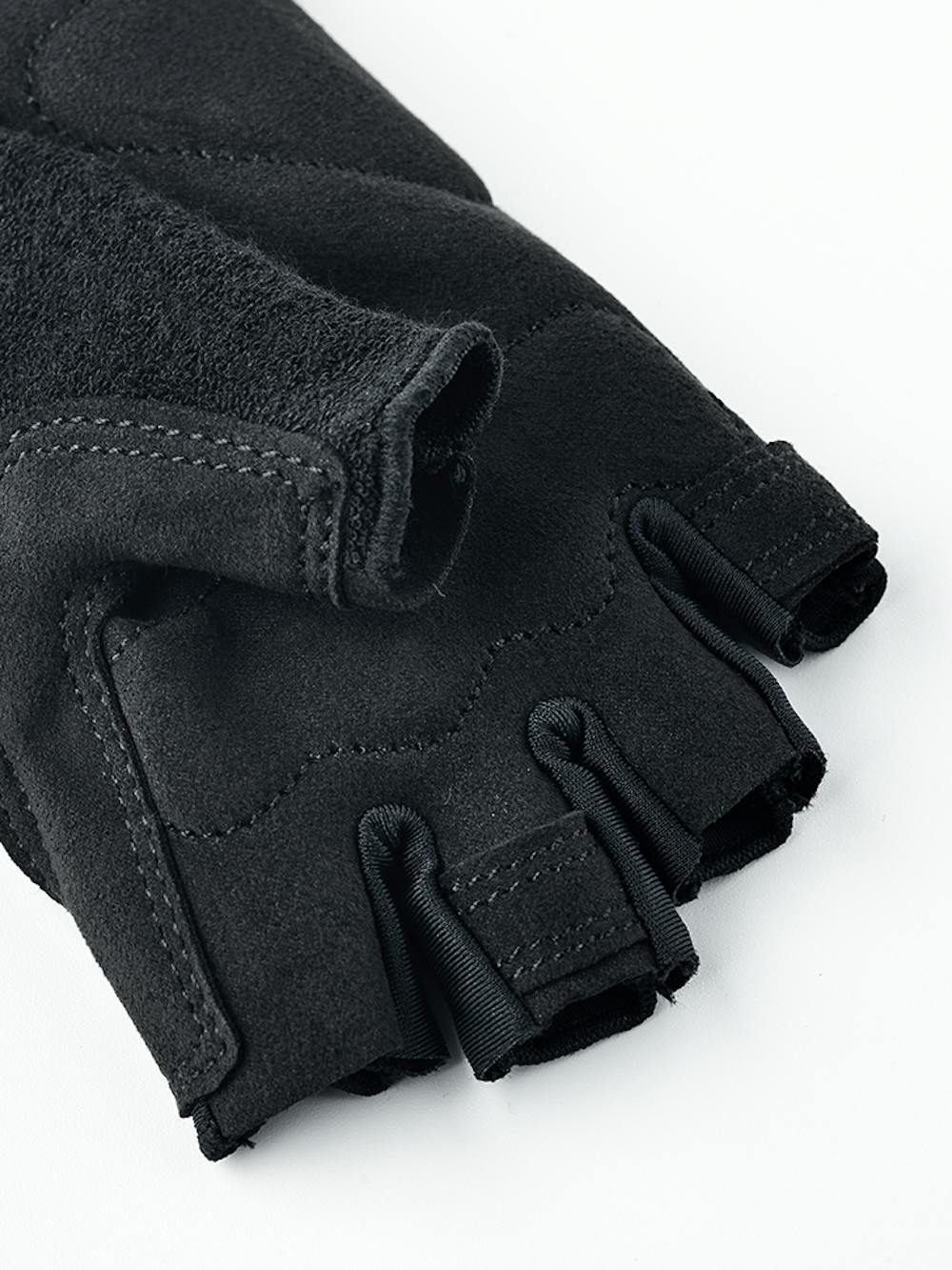 Viro Short Jr in the color Black (4 of 4)