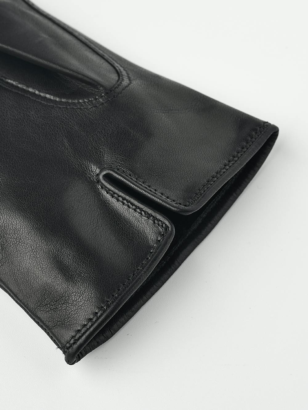 Shirley in the color Black (2 of 6)