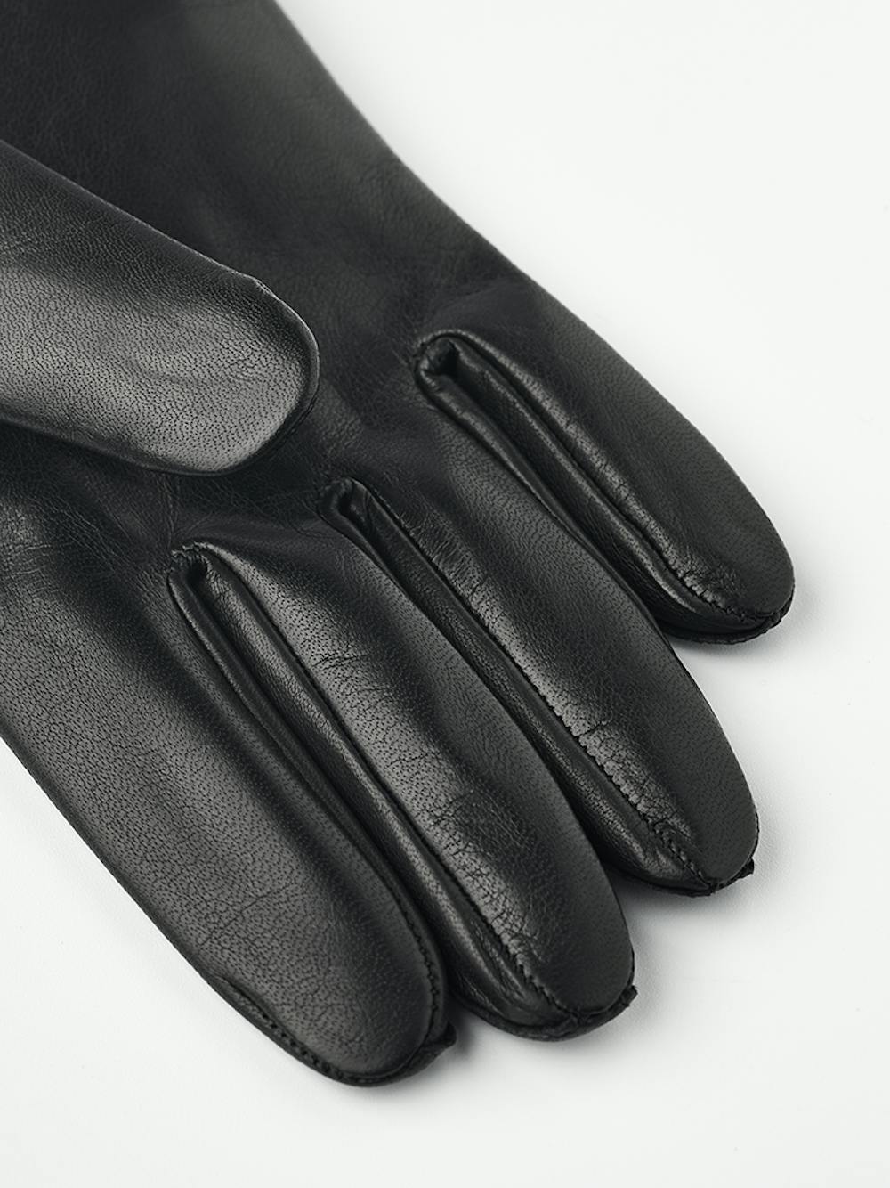 Shirley in the color Black (6 of 6)