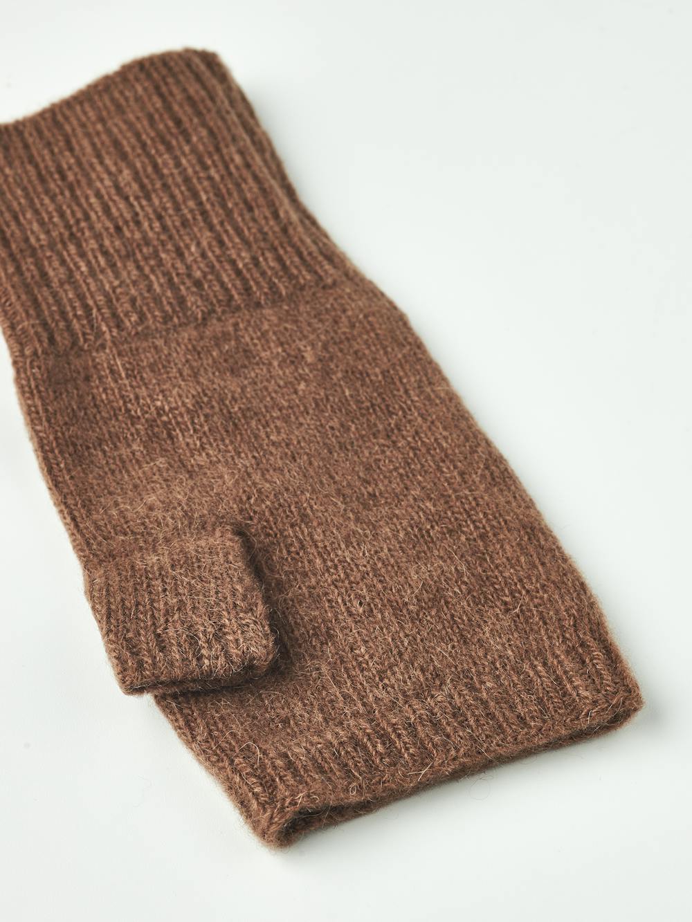 Dark beige knitted cashmere wrist warmer (3 of 3)