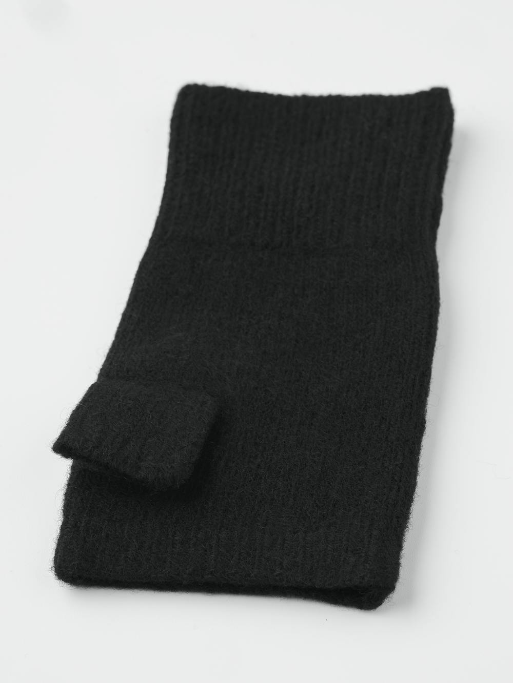 Black knitted cashmere wrist warmer (2 of 3)
