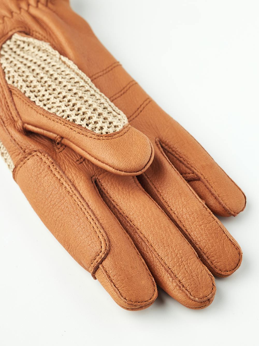 Beige riding glove in crocheted cotton with light brown deerskin palm (5 of 5)