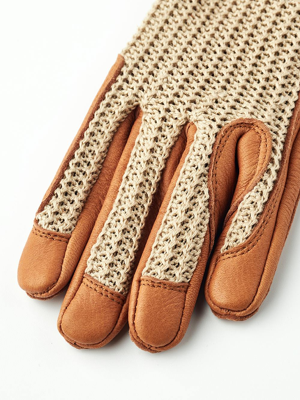 Beige riding glove in crocheted cotton with light brown deerskin palm (3 of 5)