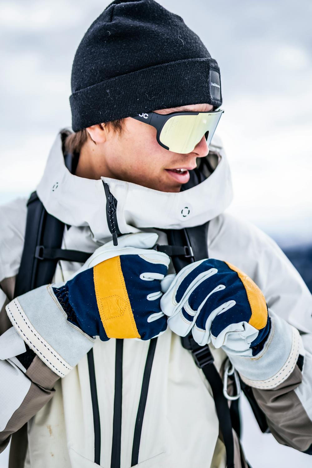 Army Leather Tundra 5-finger in the color Navy (7 of 7)