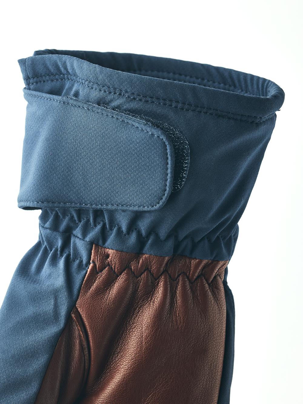 Dark blue fabric mitten with dark brown hairsheep palm (5 of 5)