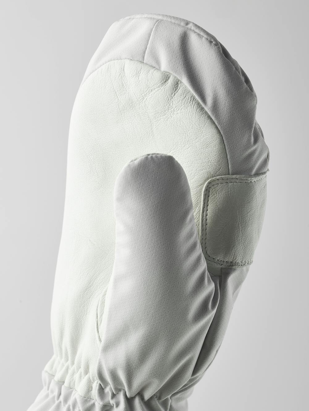 Weißer Fausthandschuh aus Stoff mit weißem Haarschafleder an der Innenhand (2 oder 5)