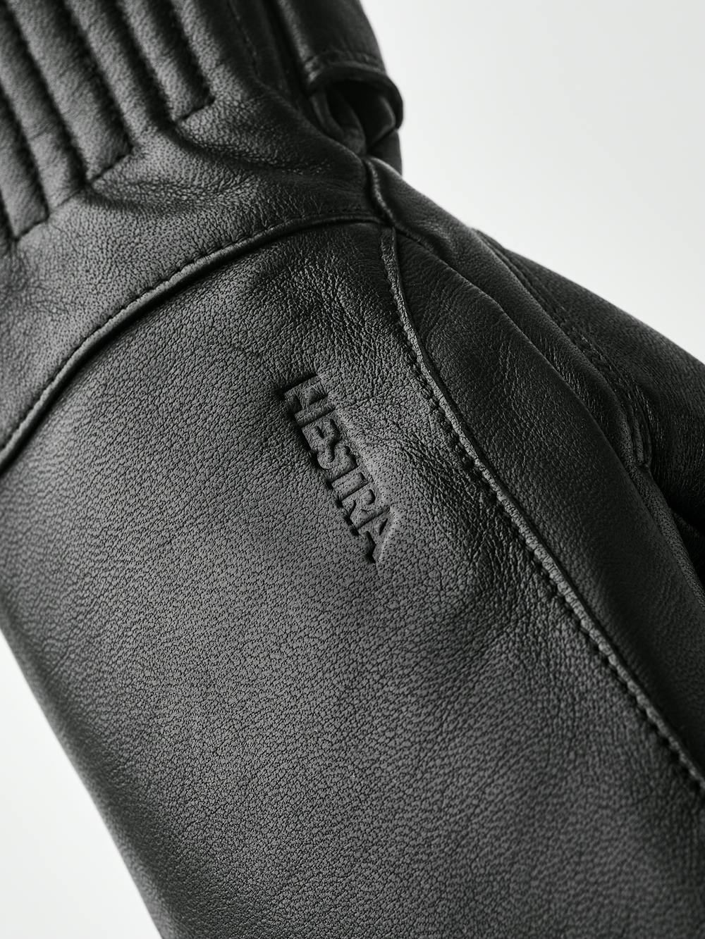 Black hairsheep mitten (4 of 6)