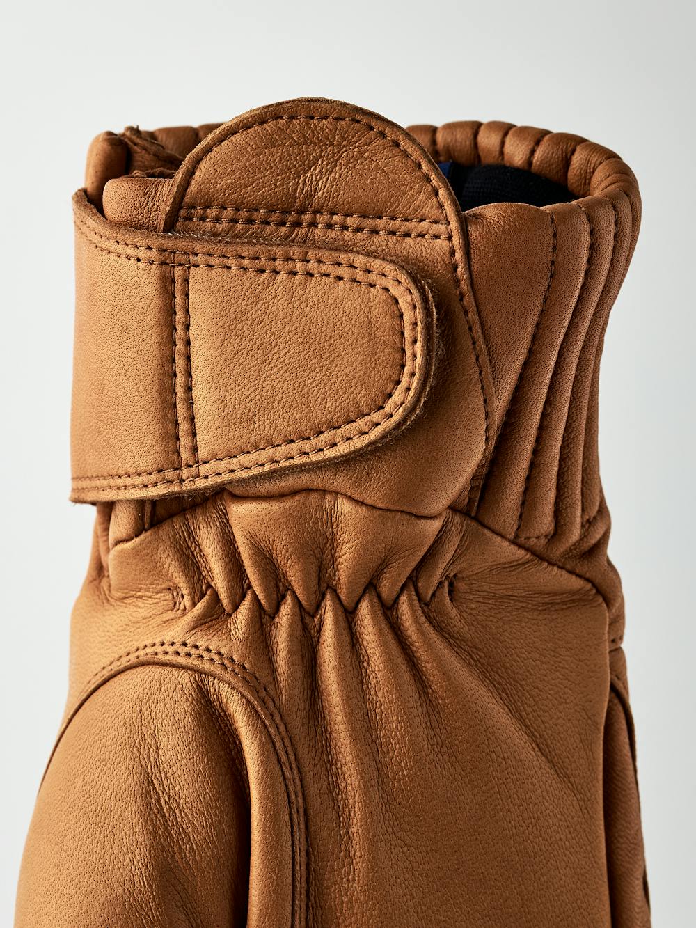 Light brown hairsheep mitten (6 of 6)