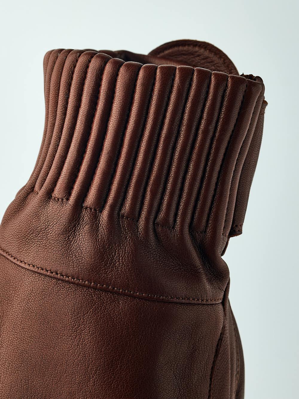 Brown hairsheep mitten (5 of 6)