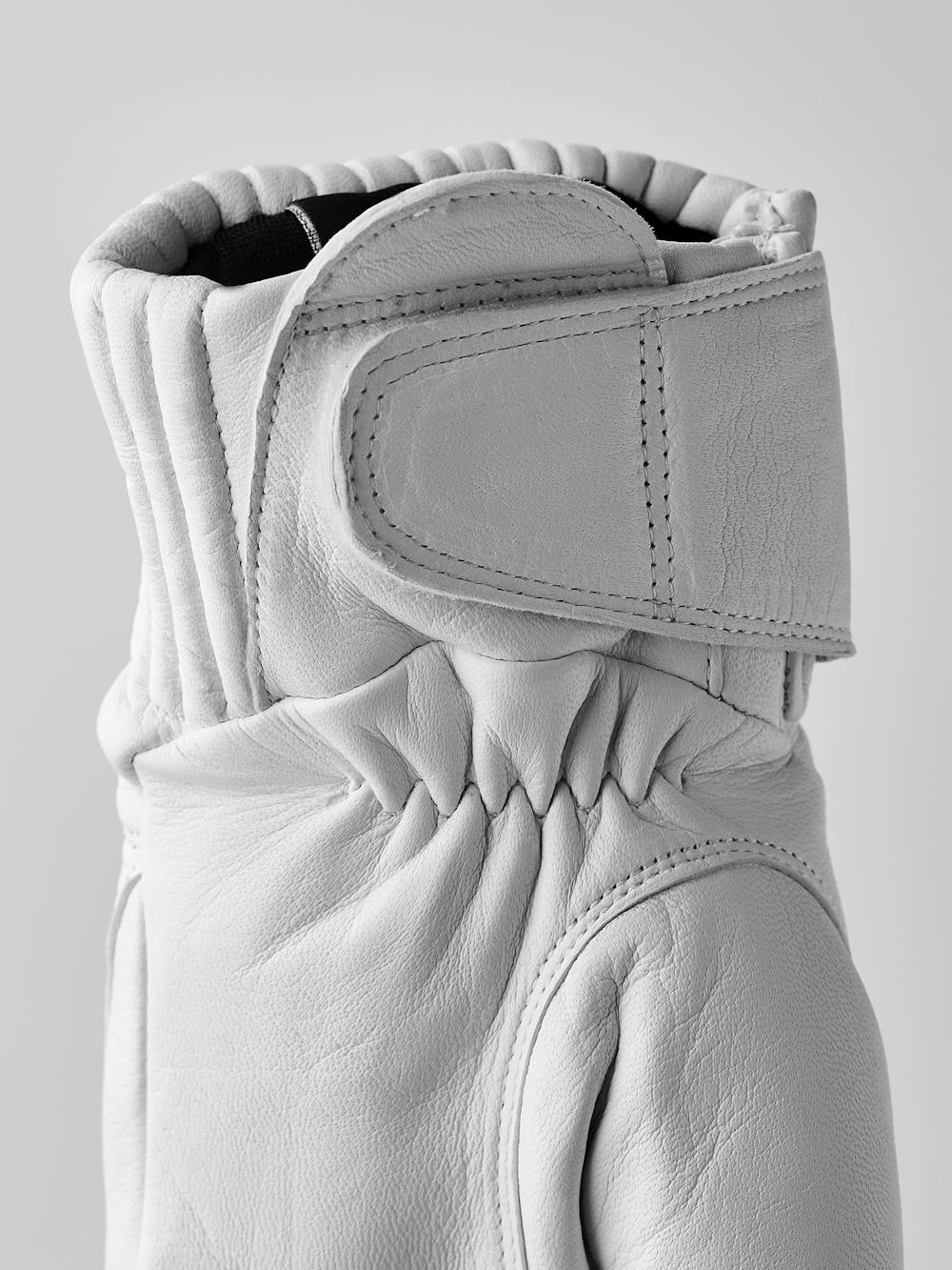 White hairsheep mitten (6 of 6)