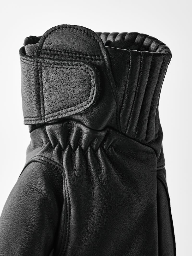 Black hairsheep leather mitten
 (6 of 6)