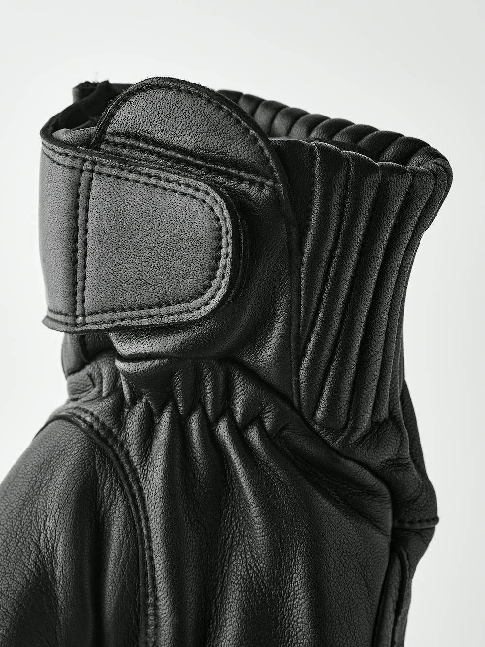 Black hairsheep ski glove (6 of 6)