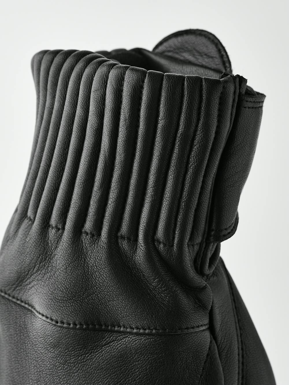 Black hairsheep ski glove (5 of 6)