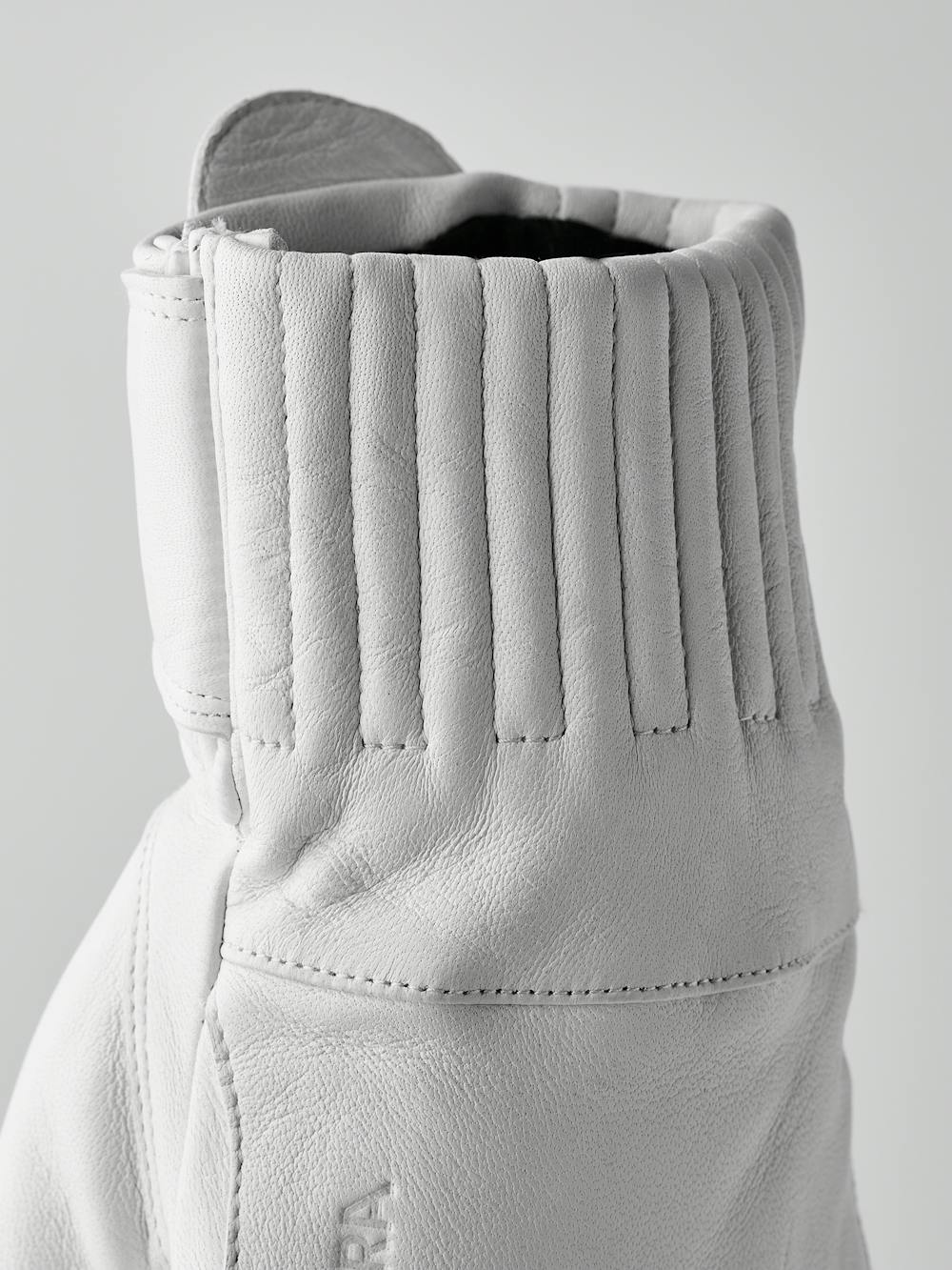 White hairsheep ski glove (5 of 6)