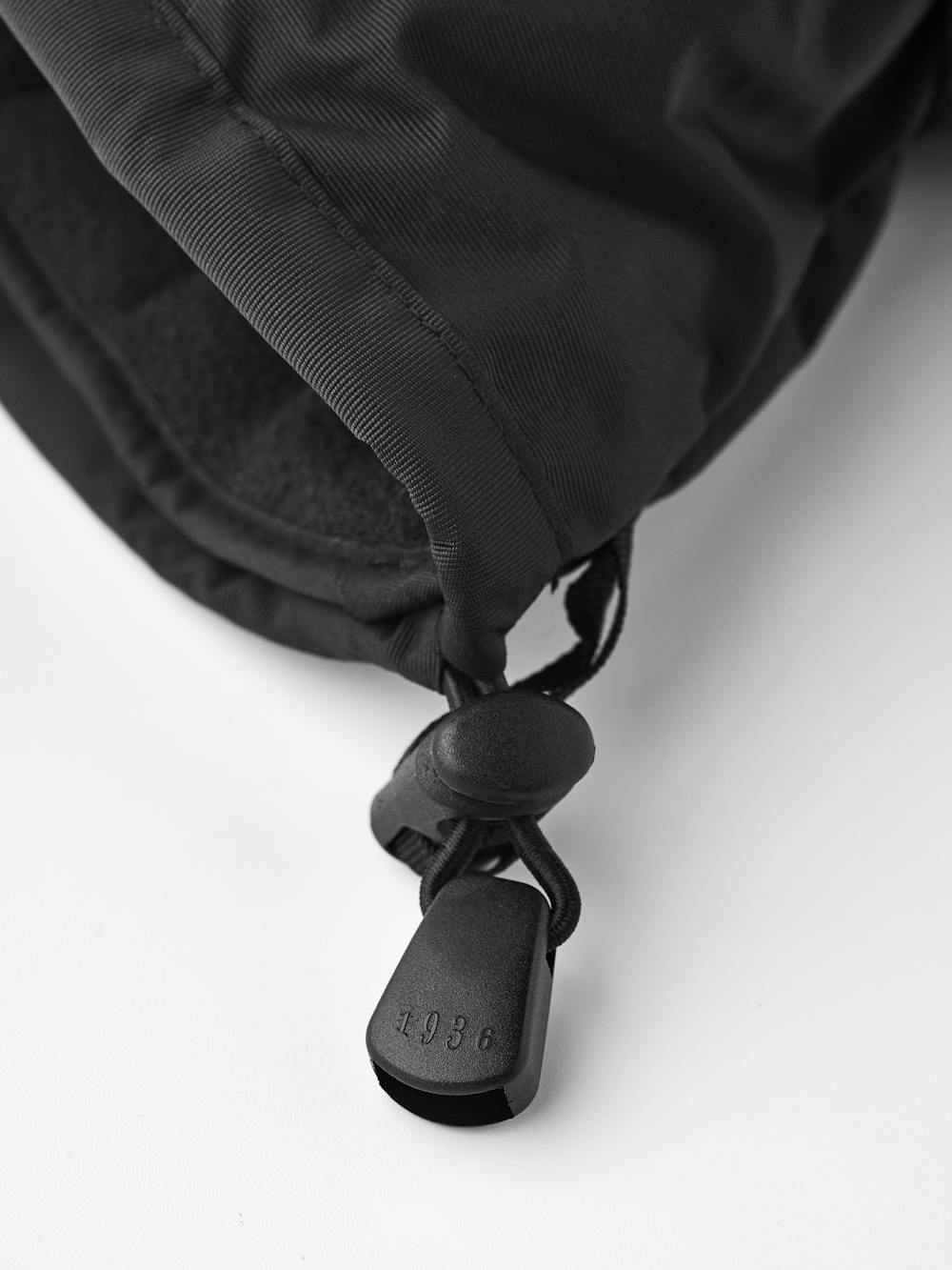 Black fabric ski glove with synthetic palm (4 of 5)