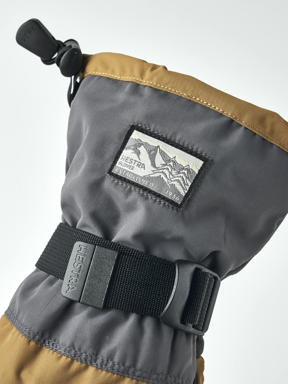 Gauntlet Sr. 5-finger in the color Dark sand/graphite (3 of 5)