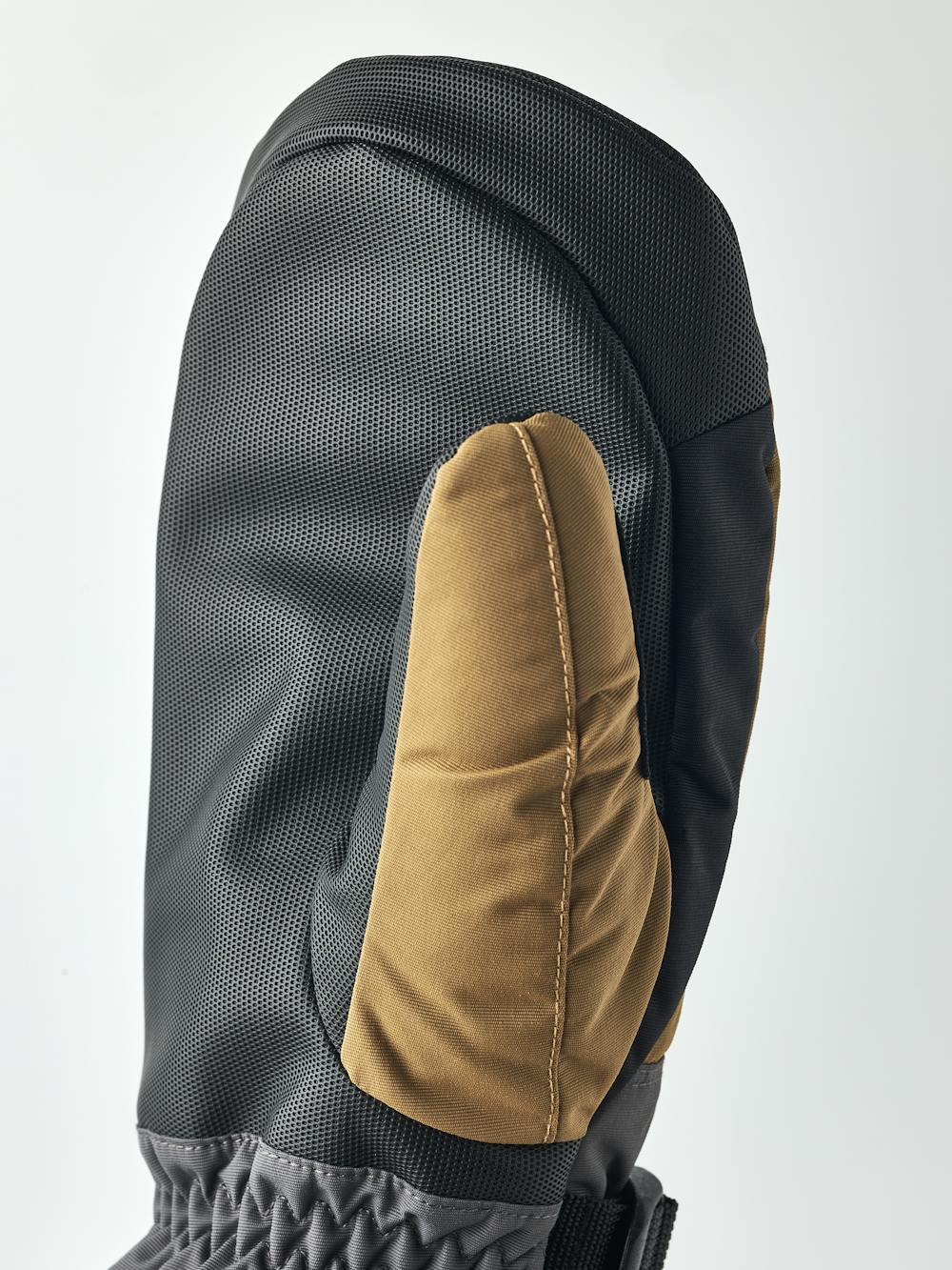 Gauntlet Sr. Mitt in the color Dark sand/graphite (4 of 5)