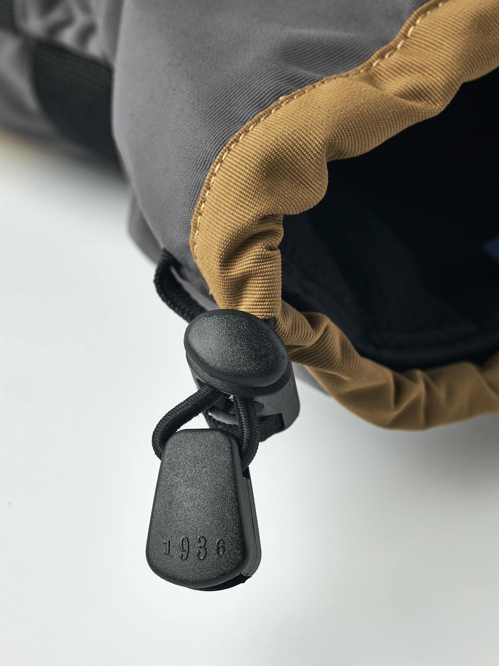 Gauntlet Sr. 3-finger in der Farbe Dark sand/graphite (2 oder 5)