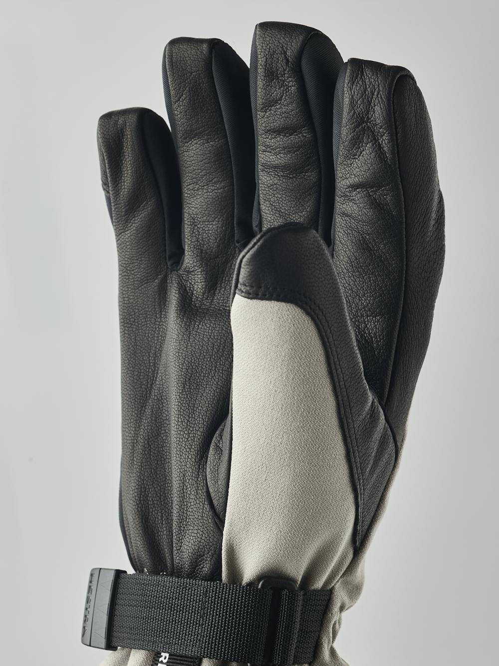 CZone Mountain 5-finger in the color Beige (3 of 5)