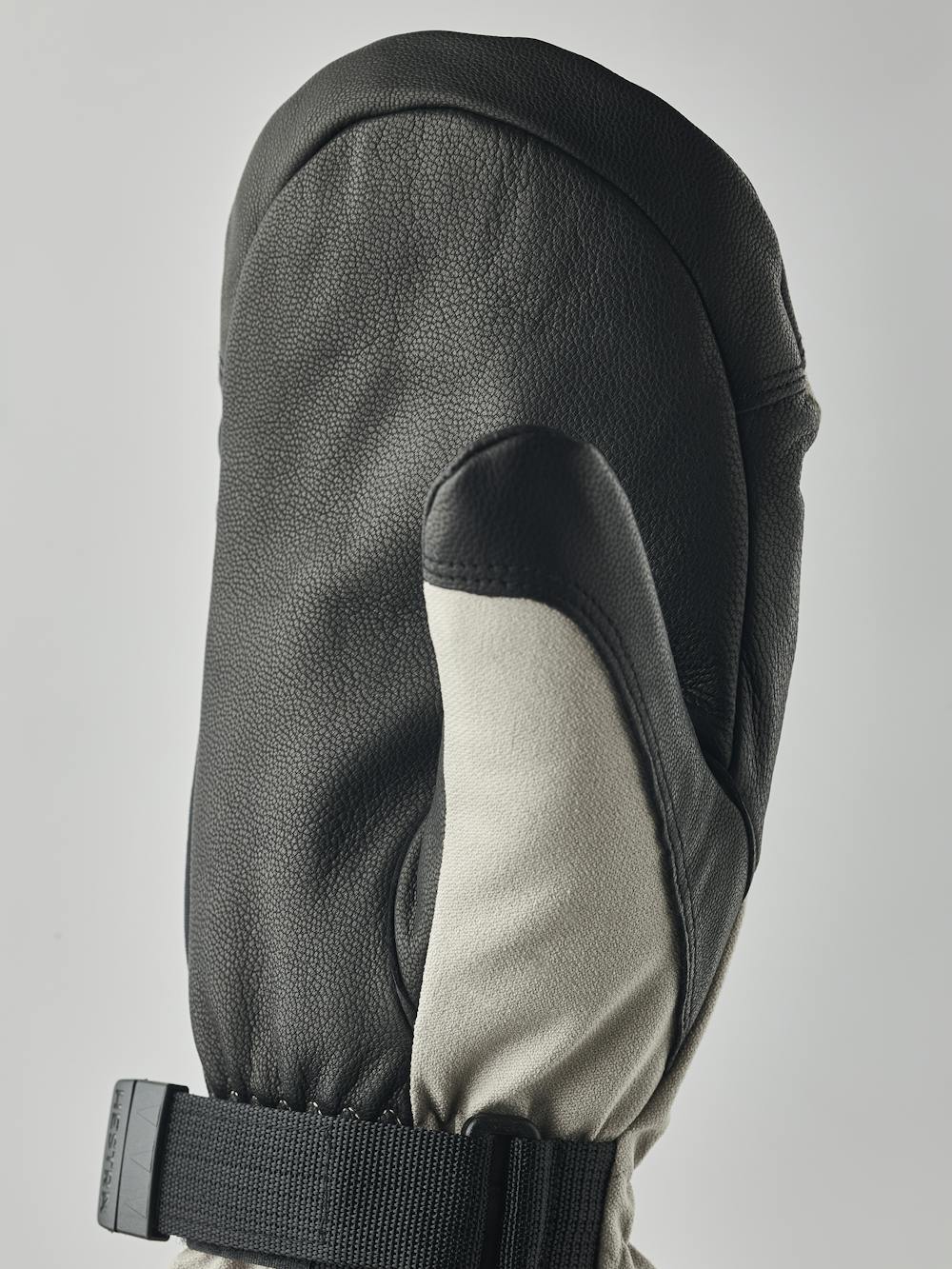 CZone Mountain Mitt in the color Beige (5 of 5)