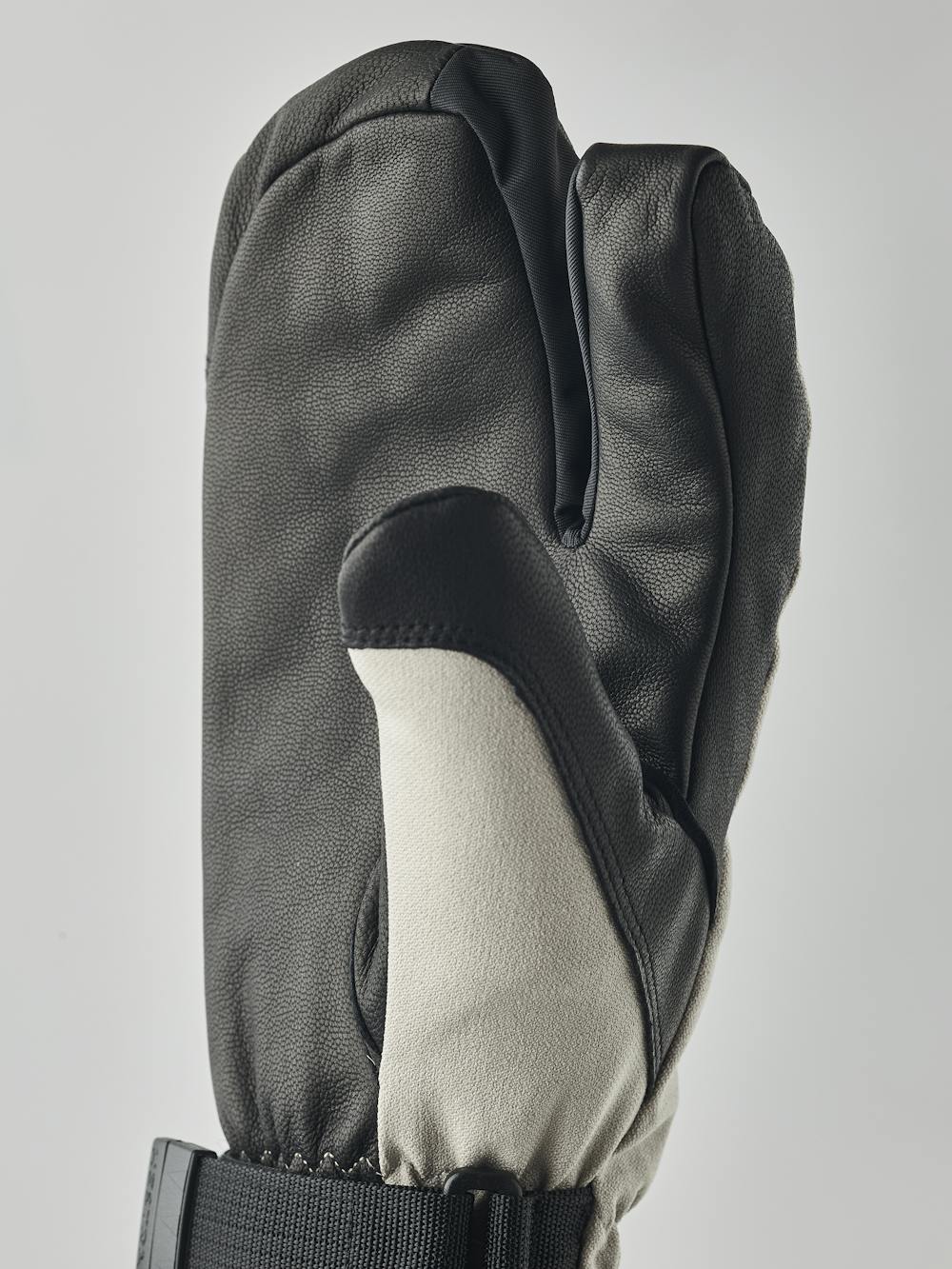 CZone Mountain 3-finger in the color Beige (5 of 5)