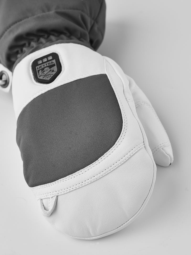 Grauer beheizbarer Fausthandschuh mit weißem Ziegenleder an der Innenhand (2 oder 7)