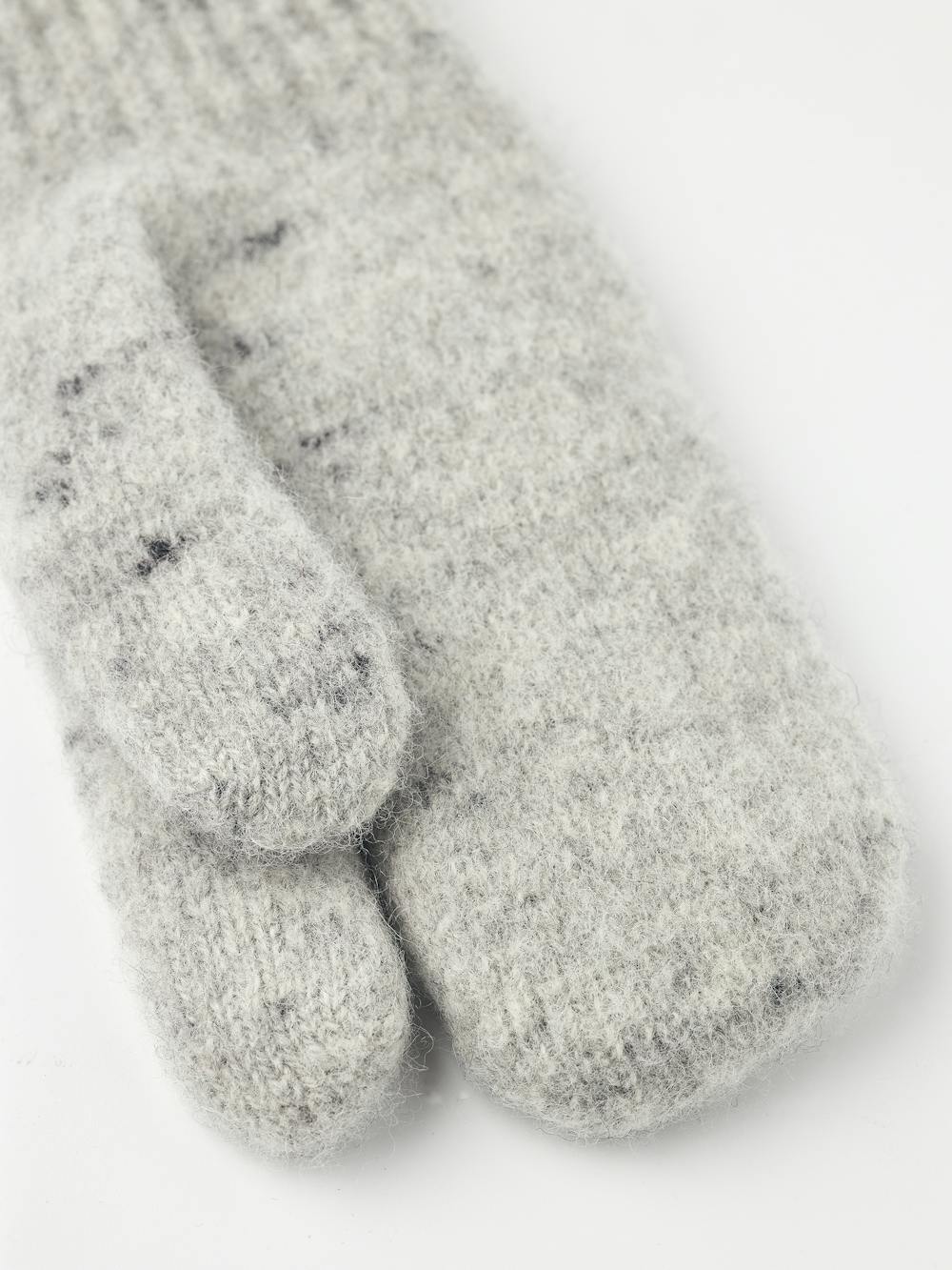 Gray knitted three finger glove in wool (2 of 4)
