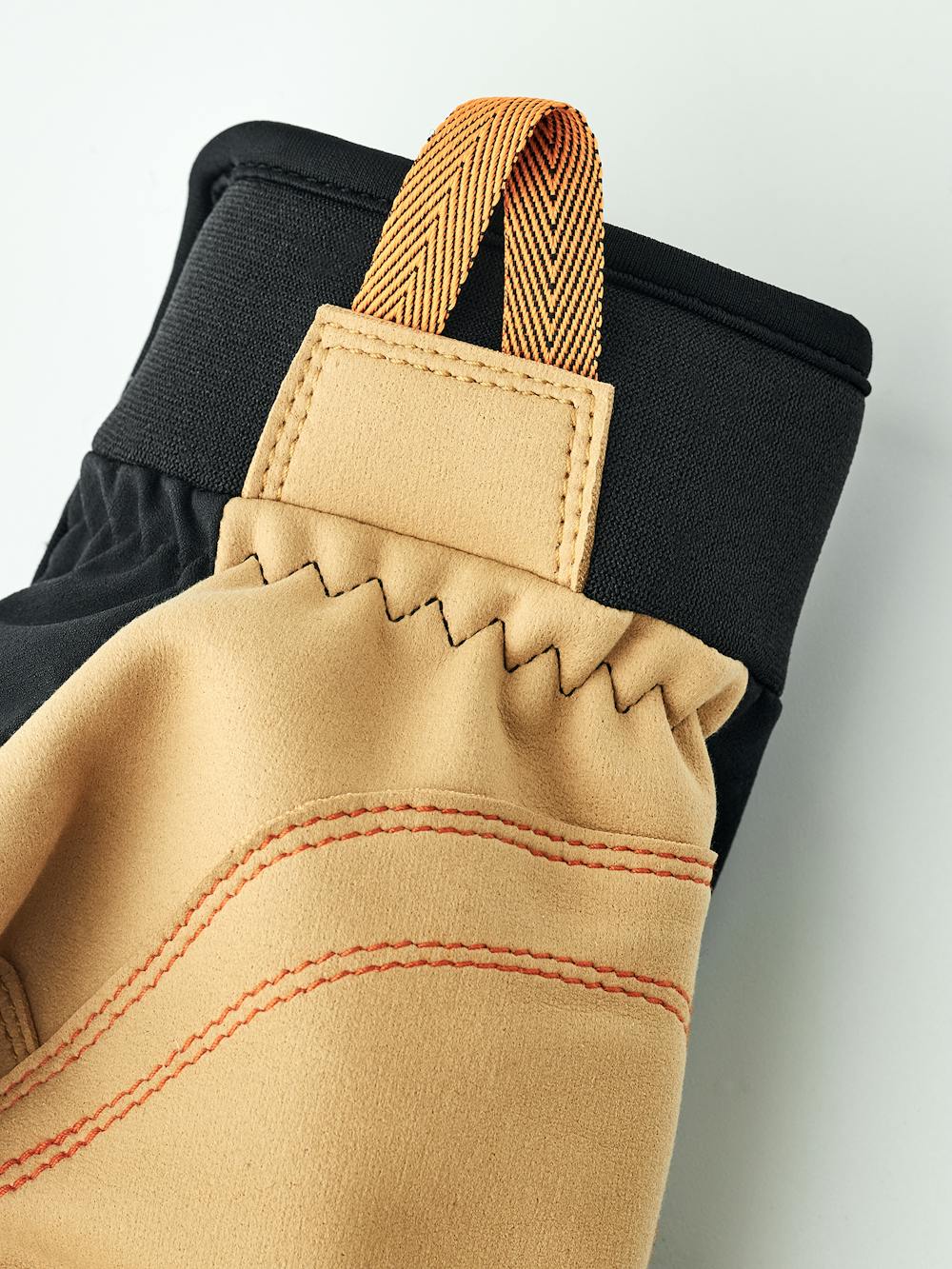 Schwarz-hellbrauner Kurzfingerhandschuh aus Stoff und synthetischem Wildleder (5 oder 6)