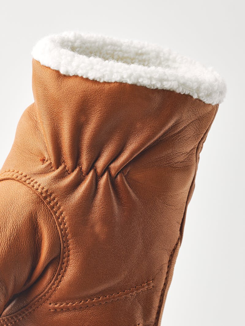 Light brownish-yellow machine-sewn hairsheep leather mitten with white visible wool fleece trim
 (4 of 5)
