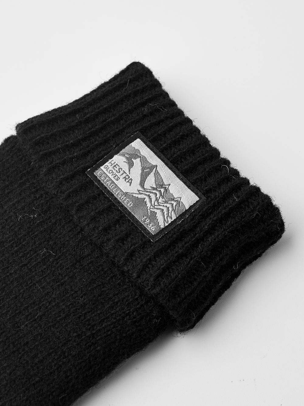 Black mitten in mottled wool yarn (3 of 3)