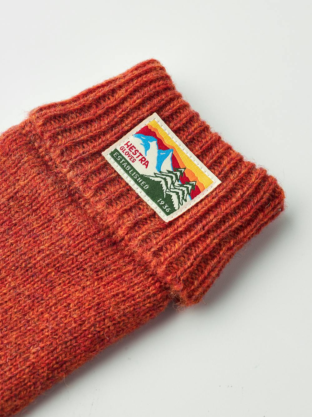 Brick red mitten in mottled wool yarn (3 of 3)