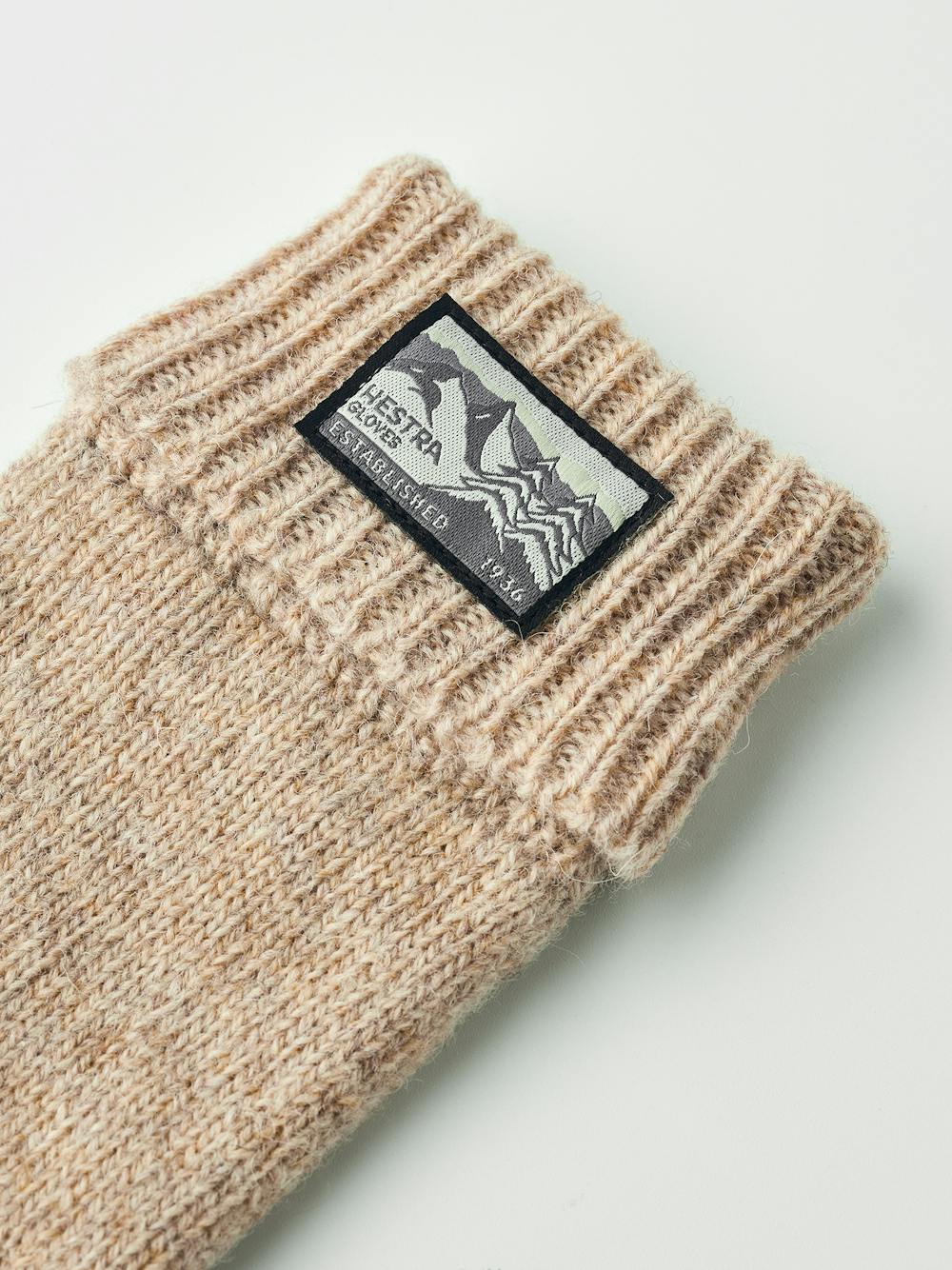 Beige mitten in mottled wool yarn (3 of 3)